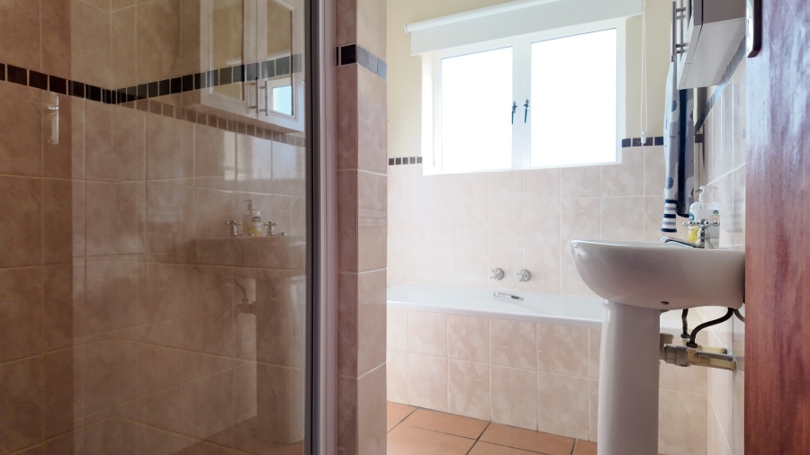 4 Bedroom Property for Sale in Stilbaai Wes Western Cape